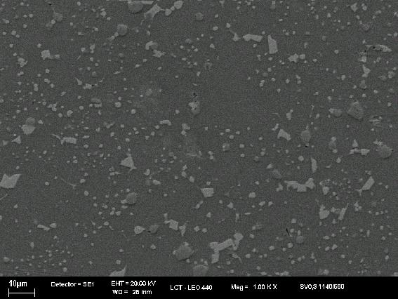 9 Micrografia de MEV do aço rápido M3:2 com a adição de grafite sinterizado a