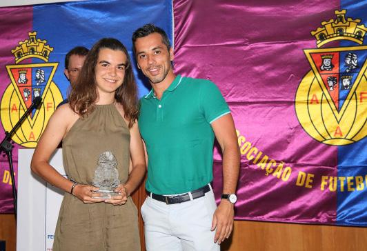 SOFIA NUNES TAMBÉM PREMIADA COMO JOGADORA DO ANO EM FUTEBOL Garcia e Grilo distinguidos após notáveis campanhas Filipe Garcia, jogador do Louletano que foi titular na equipa sénior ao longo da última