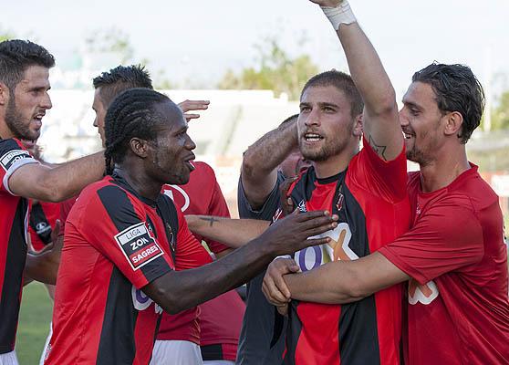 rubronegros impuseram-se por 2-1, com golos do dinamarquês Kroldrup e do italiano Dionisi, enquanto para os dragões marcou o mexicano Herrera, na ponta final.