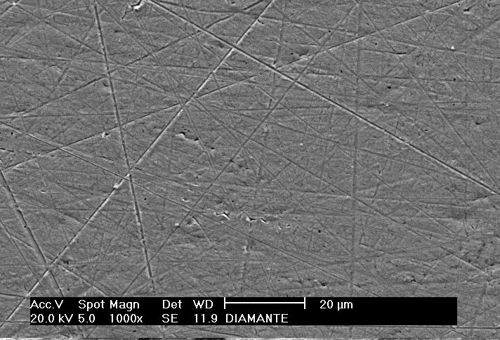 SUPERFÍCIE DE CÁDMIO POLIDA COM PASTA DE DIAMANTE DE 3 µm.