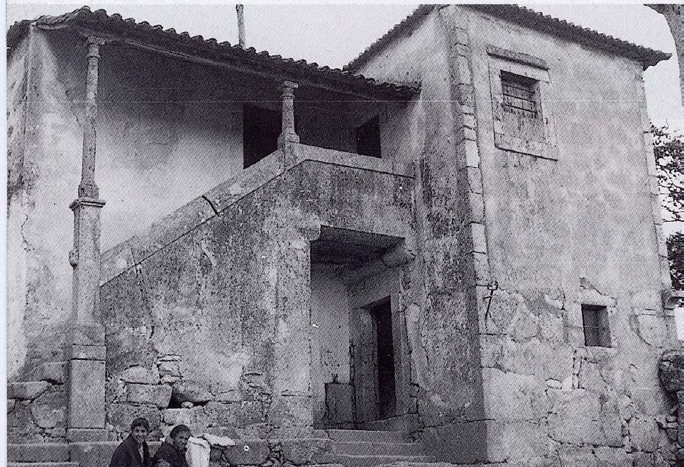 CASA DE TÉRREO E ANDAR II ZONA ATLÂNTICA A construção em granito e xisto, de um