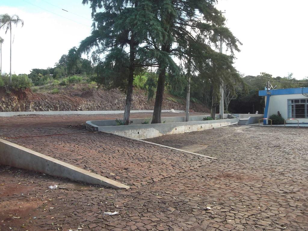 OBRAS Iniciou no começo de abril as obras/reformas visando melhorar a infra-estrutura da nossa AABB. Para a próxima temporada de piscinas teremos um novo estacionamento, que terá um total de 1.