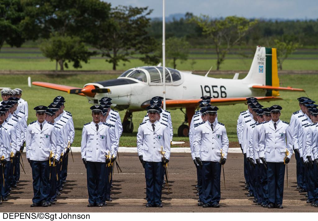 Seguro de Vida Seguro criado especialmente para a Aeronáutica Características Quem pode participar: funcionários e cônjuges Custeio: contributário (responsabilidade do funcionário)