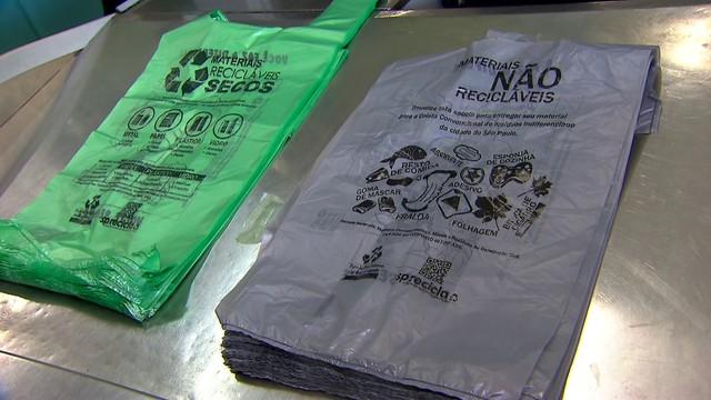 A partir deste domingo (5), os supermercados só podem disponibilizar sacolinhas em modelos padronizados: nas cores verde e cinza, mais resistentes e com parte feita de material renovável.