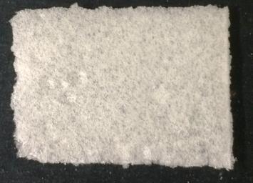 A B C Figura 4 Espumas de amido feitas com pastas de amido com diferentes teores de glicerol: A Espuma com 5% de glicerol; B Espuma com 10% de glicerol; C Espuma com 20% de glicerol CONCLUSÃO