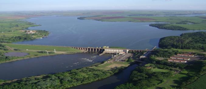 56 4.2.2 Eclusa Bariri A eclusa Bariri é uma estrutura integrada à usina hidrelétrica Bariri (Figura 17). Localiza-se no rio Tietê, na região centro-oeste do Estado de São Paulo.