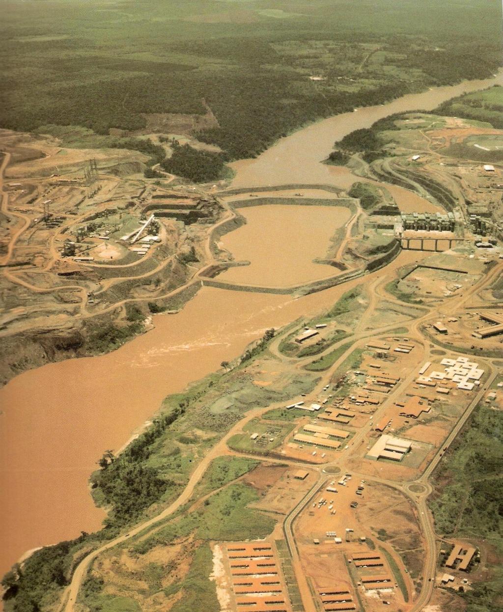 5 barragem principal de Itaipu, iniciou-se o bombeamento de água e a retirada de toneladas de peixes que ficaram presos naquele espaço, seguindo o mesmo procedimento das obras da primeira etapa,