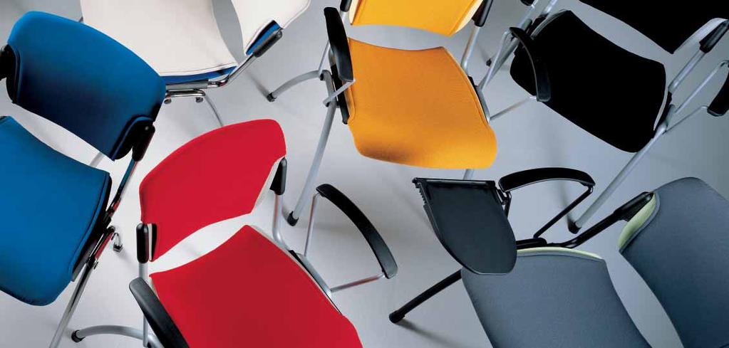 In all its versions both in polypropylene and natural varnished beech wood backrest and seat are easily interchangeable.