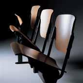 Existência de palmatória para as cadeiras fixas de quatro pernas e para as fixas em barra com assento rebativel