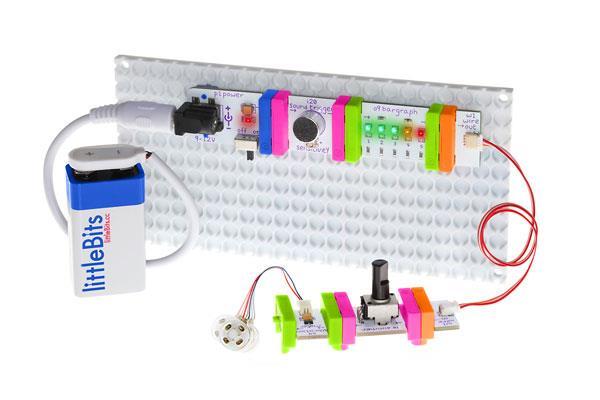 interface fácil e amigável como o LittleBits e com a capacidade de desenvolvimento de um Arduíno.