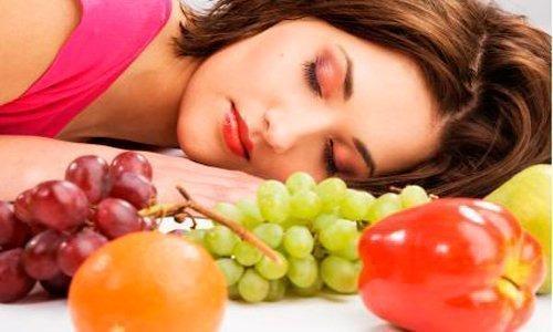 A duração e a qualidade do sono influenciam a escolha dos alimentos, assim como padrões alimentares e alimentos podem interferir na duração e qualidade do sono.