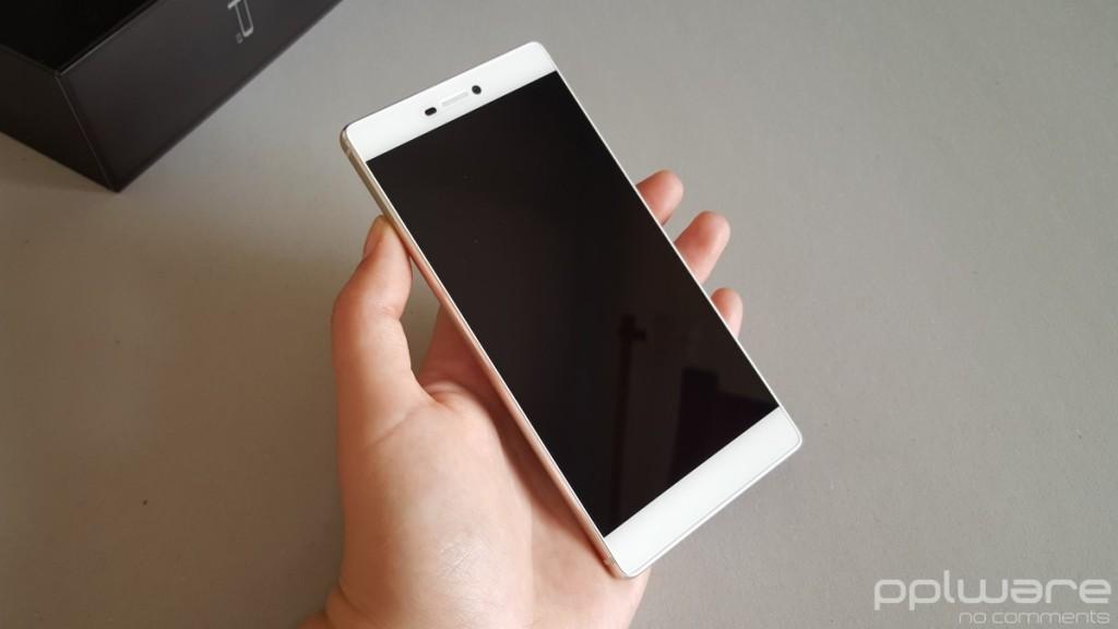 2 - Hardware e Design O Huawei P8 foi desenhado de uma forma bastante elegante.