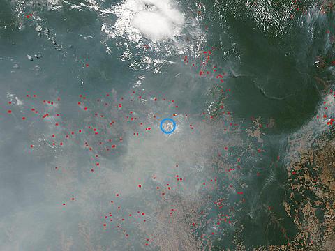 que a dinâmica da atmosfera afeta as concentrações em superfície.