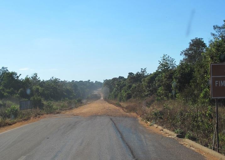 Rodovia: BR - 242 Empresa : Trimec Trecho: Entr MT - 100(A) (Divisa TO/MT) (São Félix