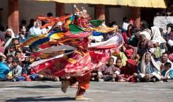 14 Dia 28/set Quinta-feira Punakha / Paro Pela manhã saída até Wangdiphodrang, a 40 minutos de viagem terrestre, para presenciar o primeiro dia do festival anual de Wangdi.