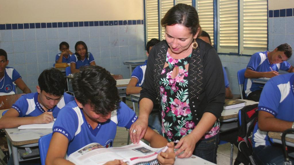 2 Maceió, sexta-feira, OPORTUNIDADE Alagoas dobra oferta de escolas de Ensino Médio Integral na rede estadual Em 2017, 34 unidades terão esta modalidade, oferecendo mais de 5 mil vagas para novos