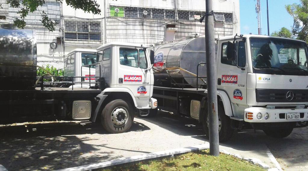 4 Maceió, sexta-feira, POR UMA NOVA ALAGOAS Governo de Alagoas fará entrega de tratores e caminhões a municípios Investimento é R$ 4,6 milhões; evento será nesta segunda-feira (16), em Maceió, no