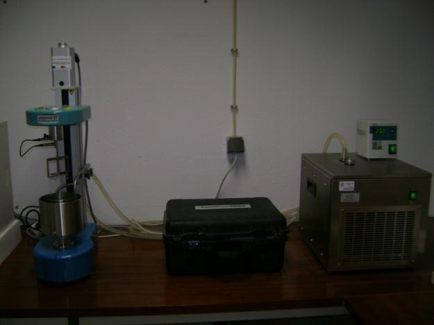 O equipamento possui uma unidade de controlo de temperatura, que foi usado para controlar a temperatura do provete durante as medições do VISKOMAT NT.