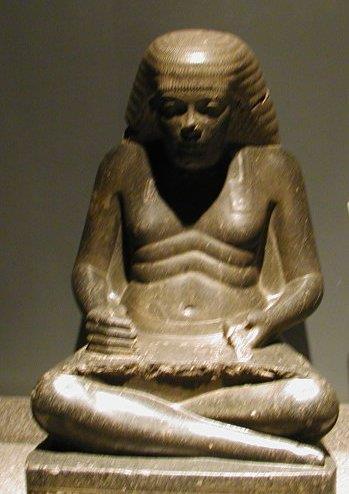 A importância do Escriba No Egito Antigo, os escribas tinham uma importante função e ocupavam lugar de destaque na sociedade egípcia.