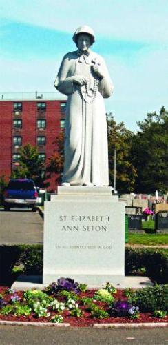 Santa Elizabeth Ann foi a primeira norte-americana elevada à honra dos altares Imagem de Santa Elizabeth Ann Seton no Cemitério de Raymond, Nova York Foto: Jim Henderson na Eucaristia.