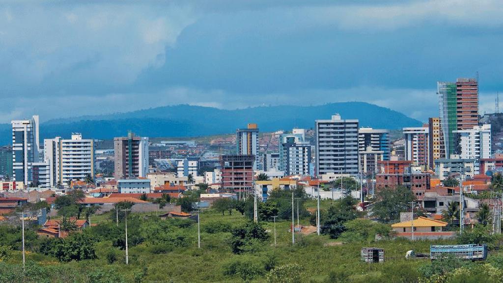 Relevo Formado por planaltos e serras. O mais importante deles é o planalto da Borborema.