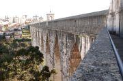 Curiosamente, algumas pedras do Aqueduto possuem