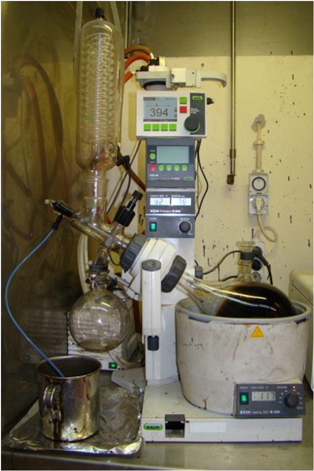 Materiais e métodos Ao ser colocada a mistura obtida anteriormente, existe a necessidade de garantir o equilíbrio dentro da centrifugadora.