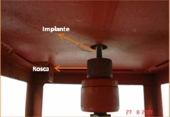 85 (a) Figura 36: Implante aparafusado (a) vista inferior (b) vista superior.