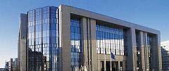 O novo quadro institucional Conselho Europeu Edifício Justus Lipsius, Bruxelas O Conselho Europeu: - reúne os Chefes de Estado e de Governo da União Europeia e o Presidente da Comissão; - define as