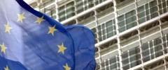 O novo quadro institucional Comissão Europeia O Tratado prevê que: -Um dos Vice-Presidentes da Comissão será o Alto-Representante da União para os Negócios Estrangeiros e a Política de Segurança, que