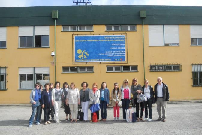 Esta atividade envolveu um grande número de pessoas, desde os professores da escola mais diretamente envolvidos, e outros, de todos os ciclos, que também colaboraram ou participaram,