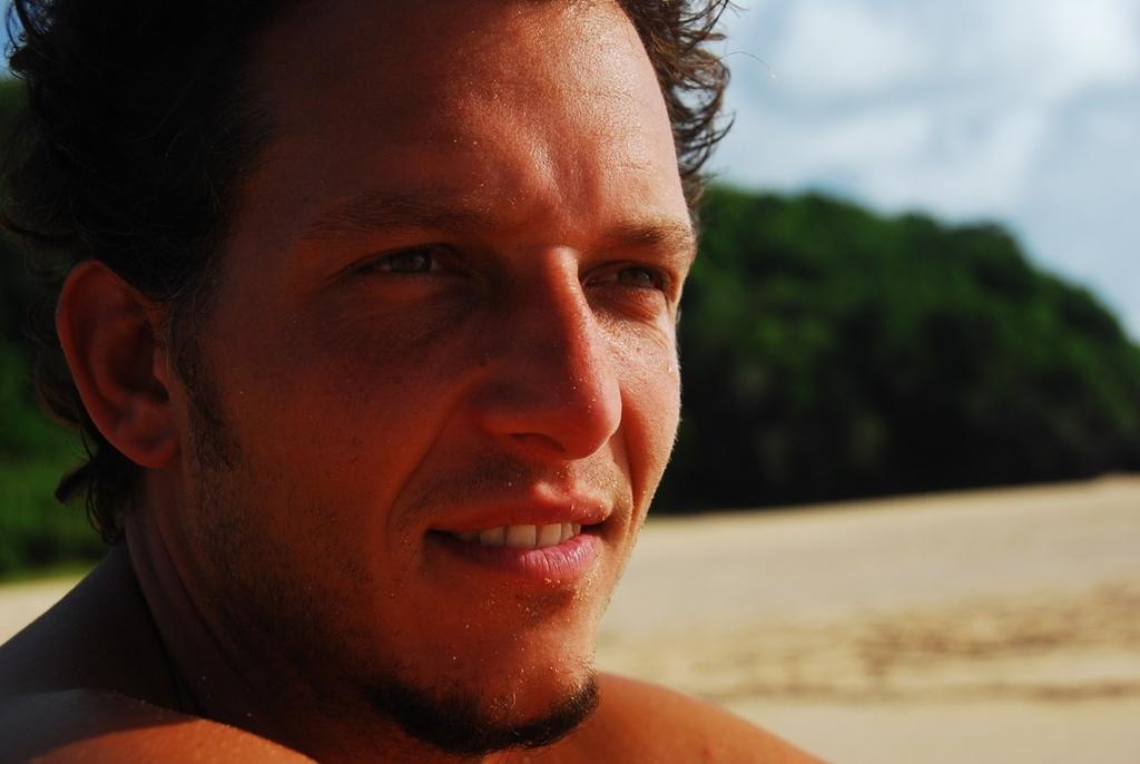 facilitação Henrique Pistilli é atleta internacional de bodysurf (surfe de corpo), empreededor, palestrante, consultor associado da Kailo e consultor parceiro do Instituto EcoSocial, onde atuou