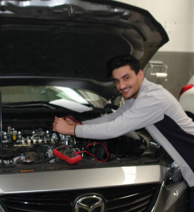 Álvaro, fez um curso profissional de Mecatrónica Automóvel, equivalente ao 12ºano de escolaridade.