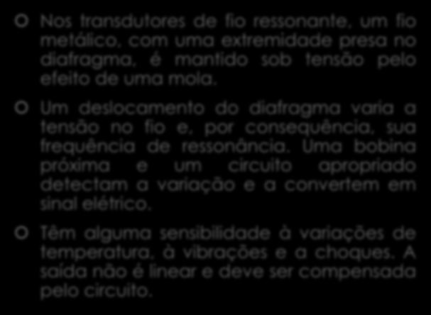 Um deslocamento do diafragma varia a tensão no fio e, por consequência, sua