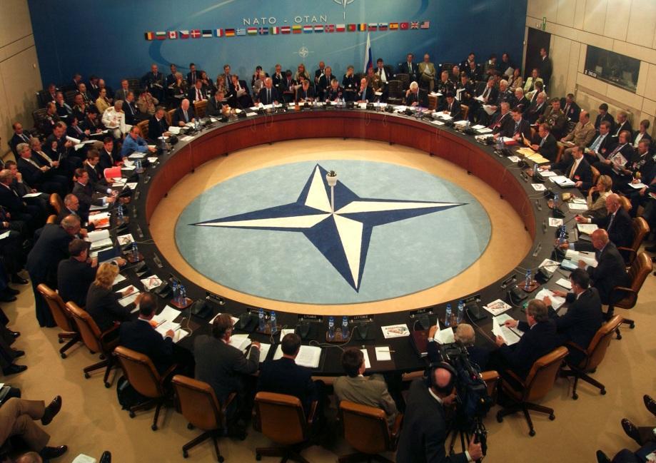 OTAN - NA NOVA ORDEM MUNDIAL Manter a ordem política dentro do continente europeu, Proteger os interesses econômicos das potências ocidentais;