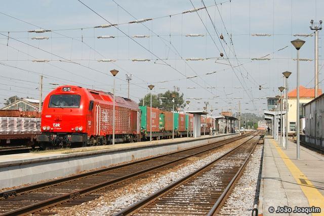 plataformas da empresa Tramesa 4 enquanto o amoníaco era transportado em vagões cisternas.