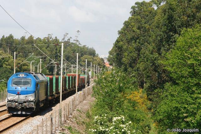 47822/3 Tuy Ermesinde-B ) Locomotiva 335.