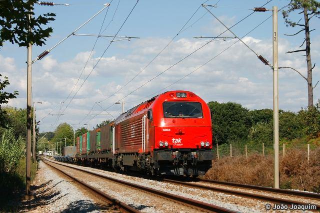 2010 Locomotiva 6003 à cabeça de um curto Iberian Steel circulando no