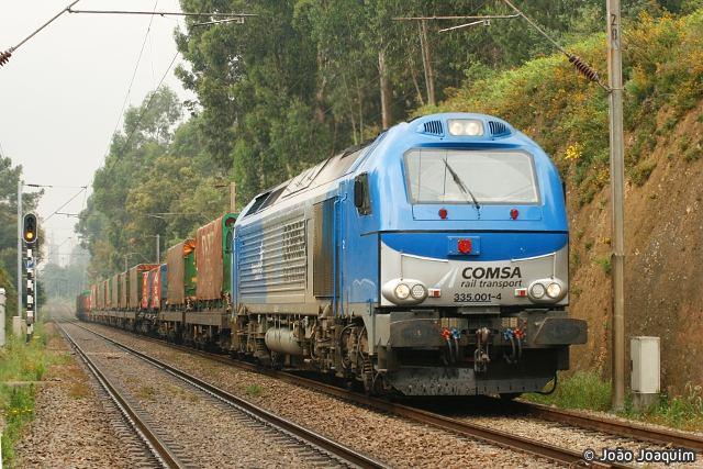 pela locomotiva 6004 ( 47822/3 Tuy - Fuentes de Oñoro ) Comboio Iberian