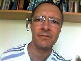Sobre o autor. Bernardino Geraldo Alves Souto formou-se em Medicina na Universidade Federal de Juiz de Fora em 1987.