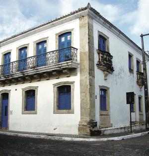 CUNHAL O Cunhal é uma faixa Vertical saliente nas extremidades de paredes. e muros nos extremos das edificações.