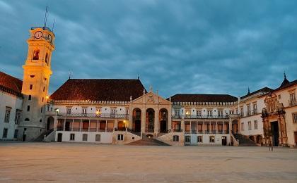 Paço das Escolas Em Portugal, a ideia da instituição Universidade de Coimbra encontra-se intimamente ligada à Alta Universitária, um conjunto arquitectónico heterogéneo de que se destacam as