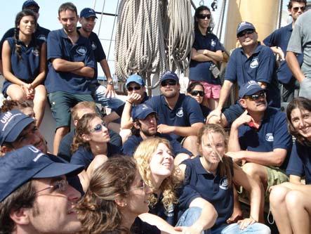 APRESENTAÇÃO A Universidade Itinerante do Mar é um programa que visa a promoção da identidade marítima dos estudantes portugueses e espanhóis de várias origens, através do contacto com o mar e com o