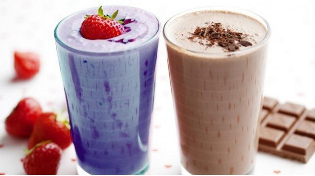 Vitamina de Açaí com Chocolate, Morango e Hortelã Vitamina de Açaí com Chocolate, Morango e Hortelã 3 colheres de sopa de leite 2 bolas de creme de açaí 2 bolas de sorvete de chocolate 4 folhas de