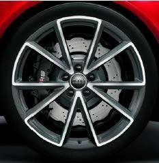 Audi RS 4 Avant Versão RS (8K5RXY) Conforto e Conveniência 5MB Acabamento interno em fibra de carbono 7F9 Alavanca de câmbio em couro 6E3 Apoio de braço dianteiro 7P1 Apoio lombar com ajuste elétrico