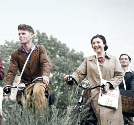 Em junho de 1940, aos 17 anos, ele andou 105 quilômetros de bicicleta para chegar à ` sua nova designaç ão como pioneiro.
