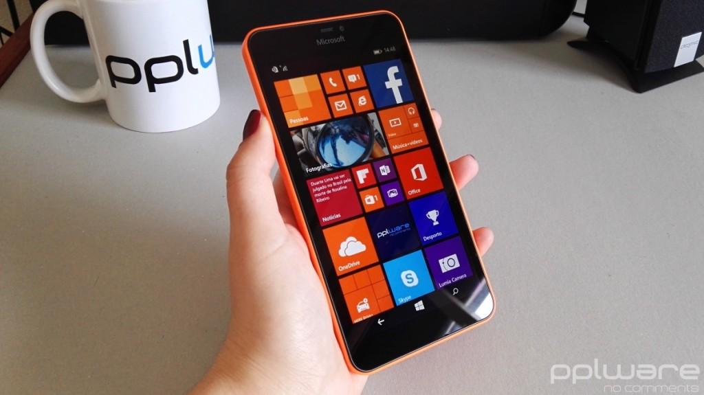 Análise: Microsoft Lumia 640 XL Date : 7 de Maio de 2015 Foi no passado mês de Abril que a Microsoft apresentou dois novos smartphones, o Lumia 640 e o Lumia 640 XL, cujas diferenças se centram