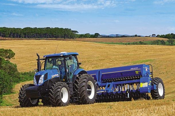 A abertura total do capô, a disposição dos componentes, os radiadores basculantes e o tanque de expansão são alguns dos itens desenvolvidos pela New Holland para reduzir o tempo de máquina parada.