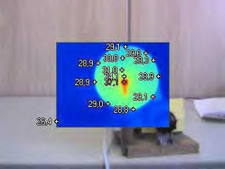 38 Figura 4.17. Imagem termográfica sobre a superfície do filme de diamante CVD redondo utilizado como dissipador de calor. De acordo com as imagens termográficas para a forma retangular, a Figura 4.