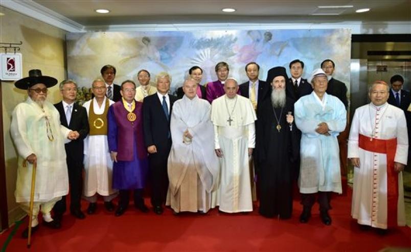 Francisco tem 77 anos e é um dos mais ativos que já passaram pelo cargo De maneira inédita, o Papa Francisco conversou com jornalistas sobre sua saúde e perspectiva de vida.